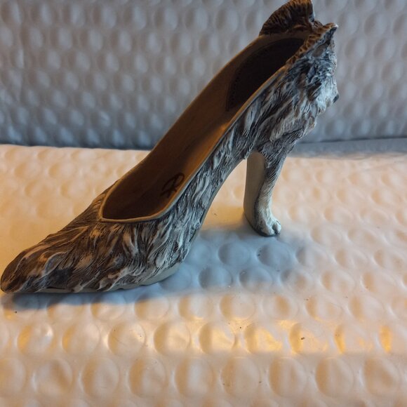 Just The Right Shoe  By Raine Lone Wolf Mini Figurine 25122 - Picture 2 of 11